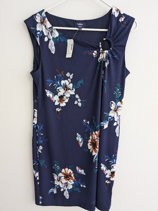 Reitmans Dresses & Skirts - *NWT* Women's Lightweight Floral Dress - Size Large